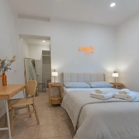 La Bella With Free Private Parking 펜션 *